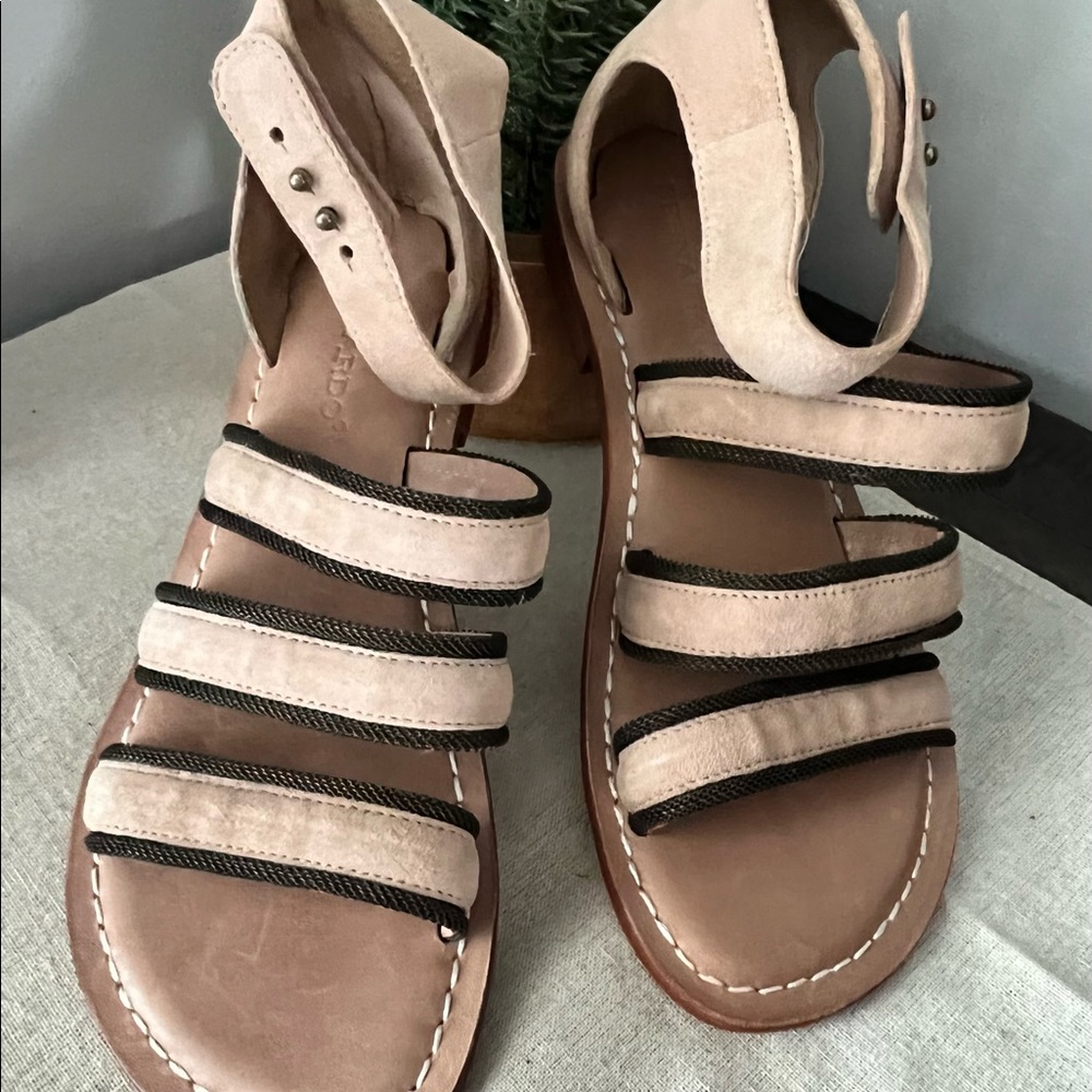 BERNARDO sandals